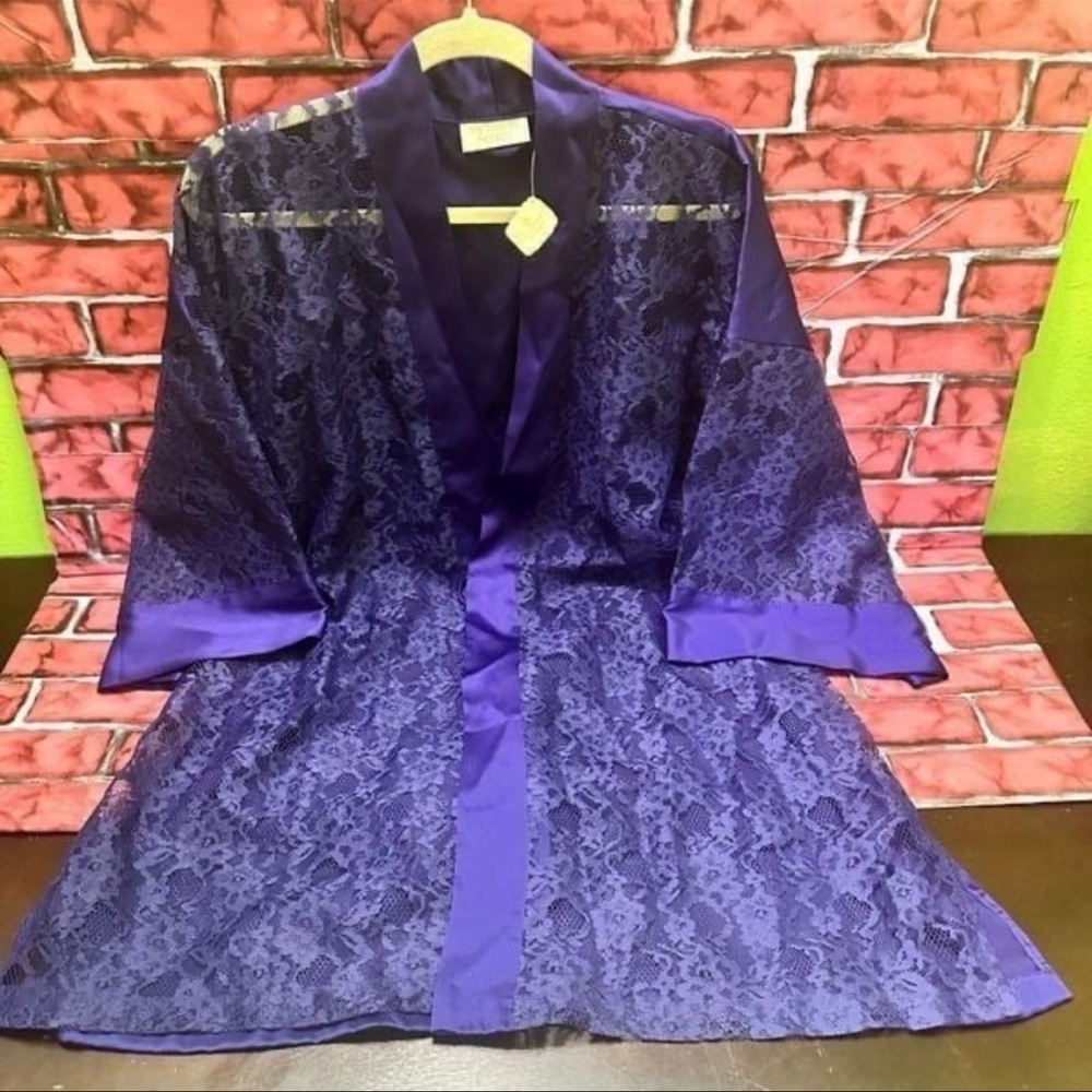 Victorias Secret Elegant Purple Lace Kimono Robe
